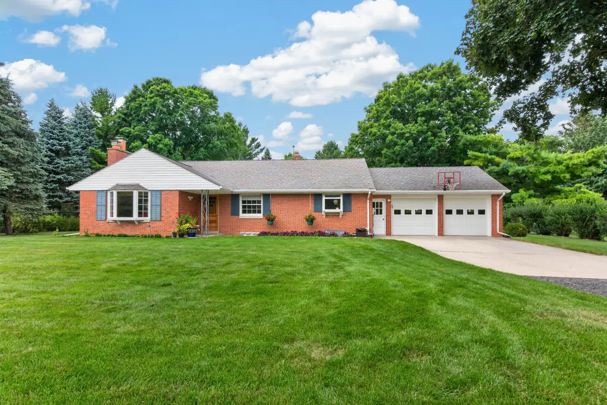 5106 Columbia Rd, Cedarburg, WI 53012 - #1