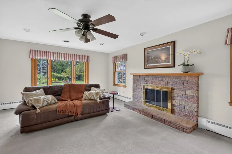 5106 Columbia Rd, Cedarburg, WI 53012 - #3