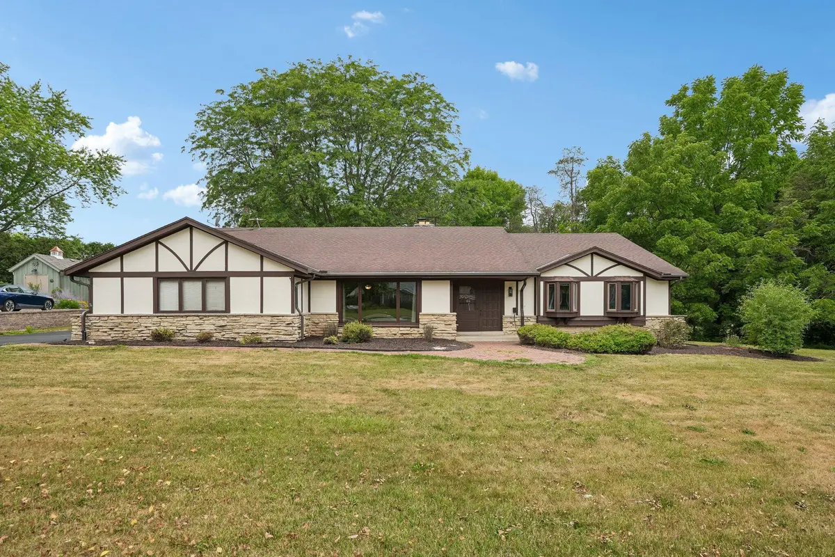 3665 Shadybrook Pl, Brookfield, WI 53005 - #1