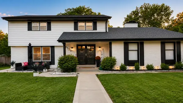 6529 N Range Line Rd, Glendale, WI 53209