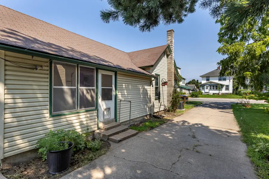 681 W 5th St, Winona, MN 55987 - #3