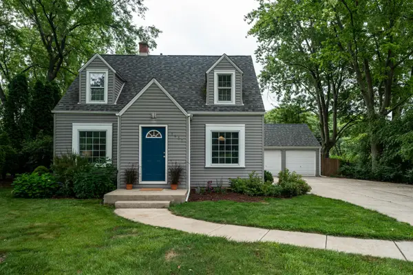 1952 N 119th St, Wauwatosa, WI 53226