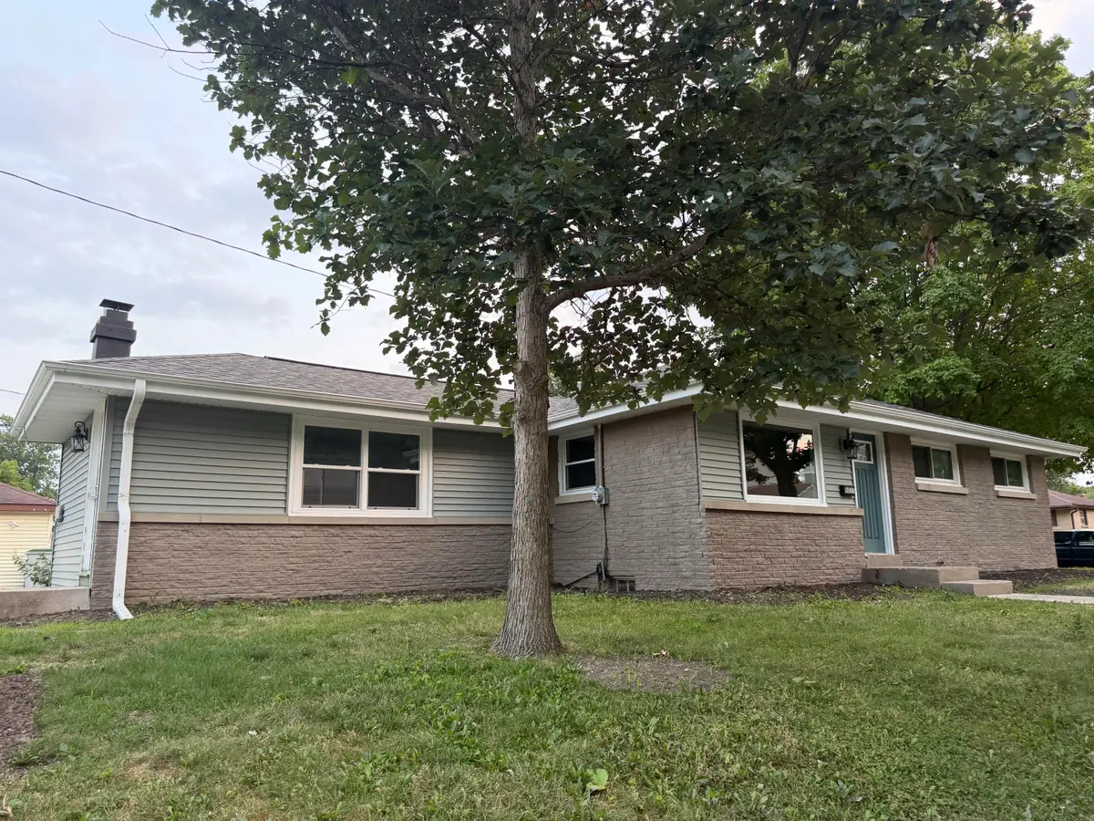8035 W Warnimont Ave, Milwaukee, WI 53220 - #1