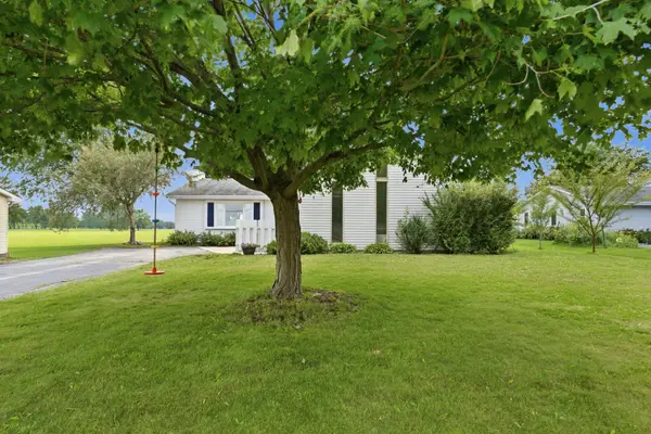 10119 Dunkelow Rd, Caledonia, WI 53126