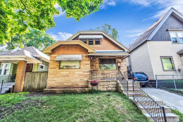 3172 N 30th St, Milwaukee, WI 53216