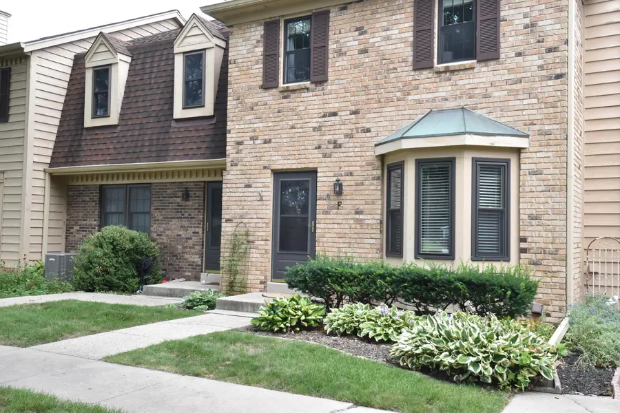 384 Willow Grove Dr, Pewaukee, WI 53072 - #2