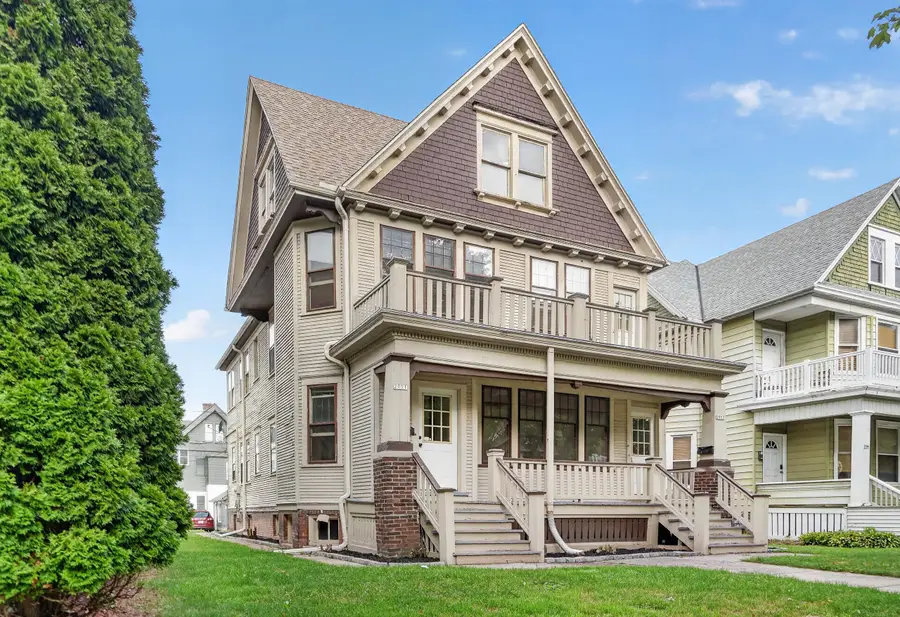 2951 N Farwell Ave, Milwaukee, WI 53211 - #2