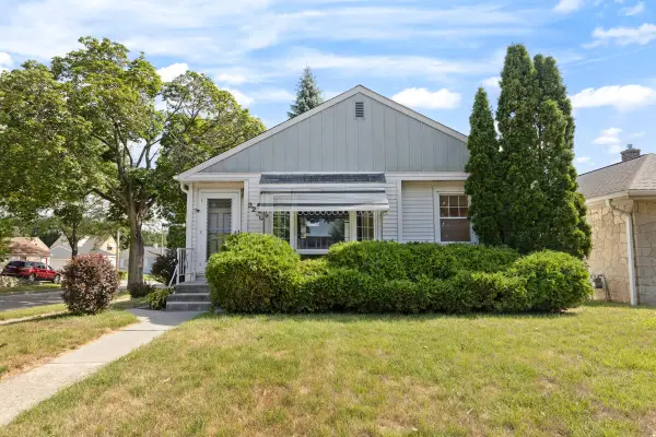 3230 W Ruskin St, Milwaukee, WI 53215