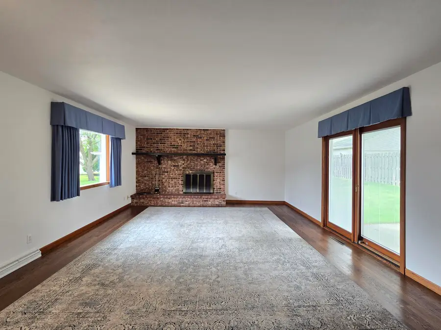 8113 W Ohio Ave, Milwaukee, WI 53219 - #3