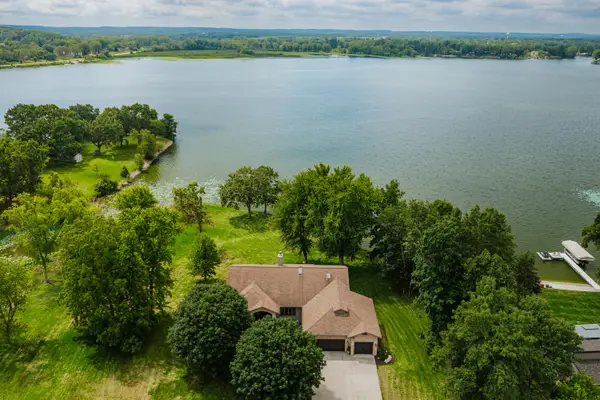 W5677 Carol Ct, Wyocena, WI 53954