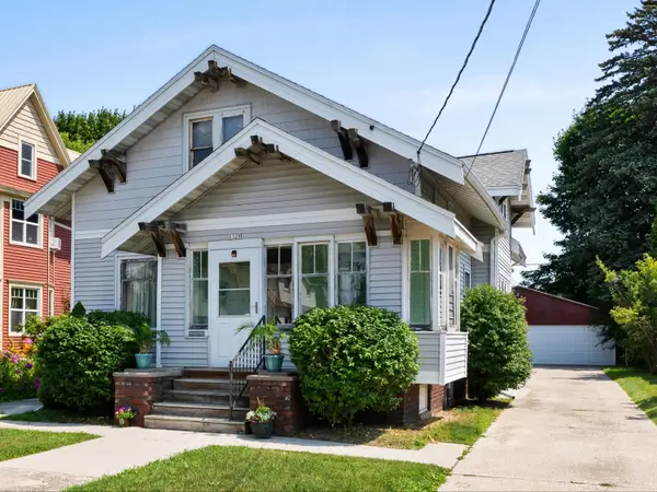 1329 S 15th St, Manitowoc, WI 54220