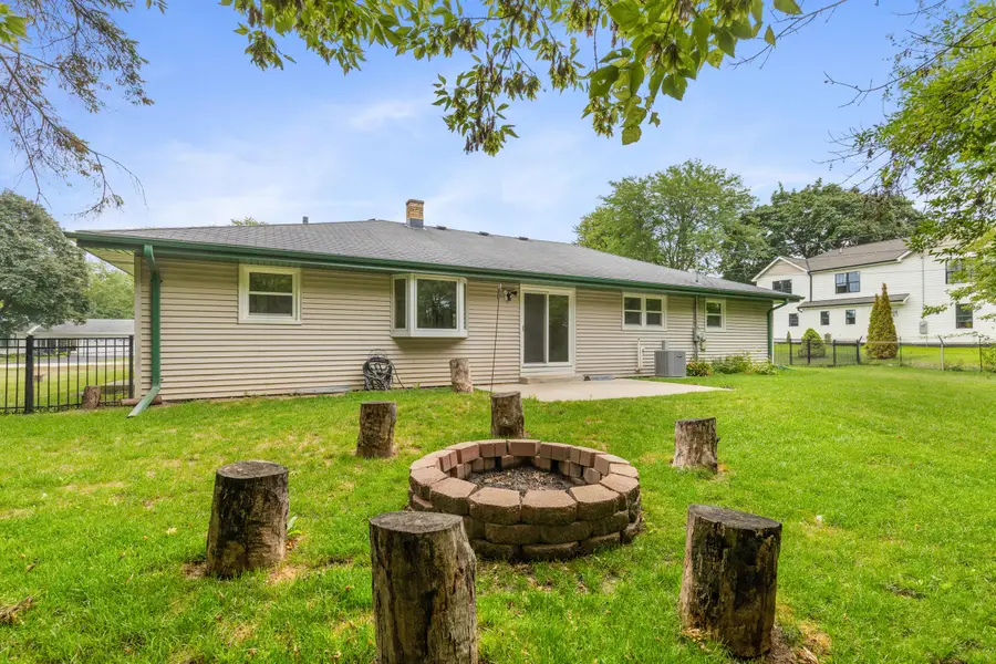 335 Fairway Dr, Brookfield, WI 53005 - #3