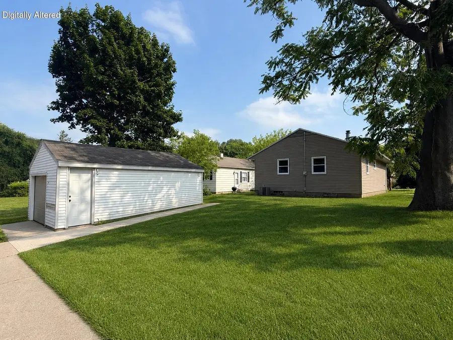 8208 W Keefe Ave, Milwaukee, WI 53222 - #2