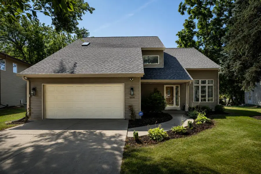 10541 W Pine Ridge Rd, Milwaukee, WI 53228 - #2
