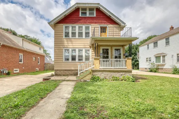 2225 S 82nd St, West Allis, WI 53219