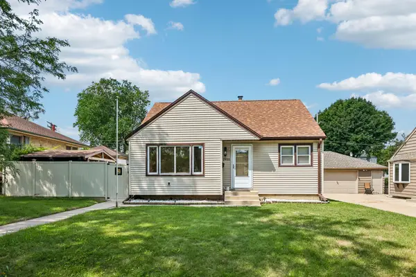 2935 S 93rd St, West Allis, WI 53227