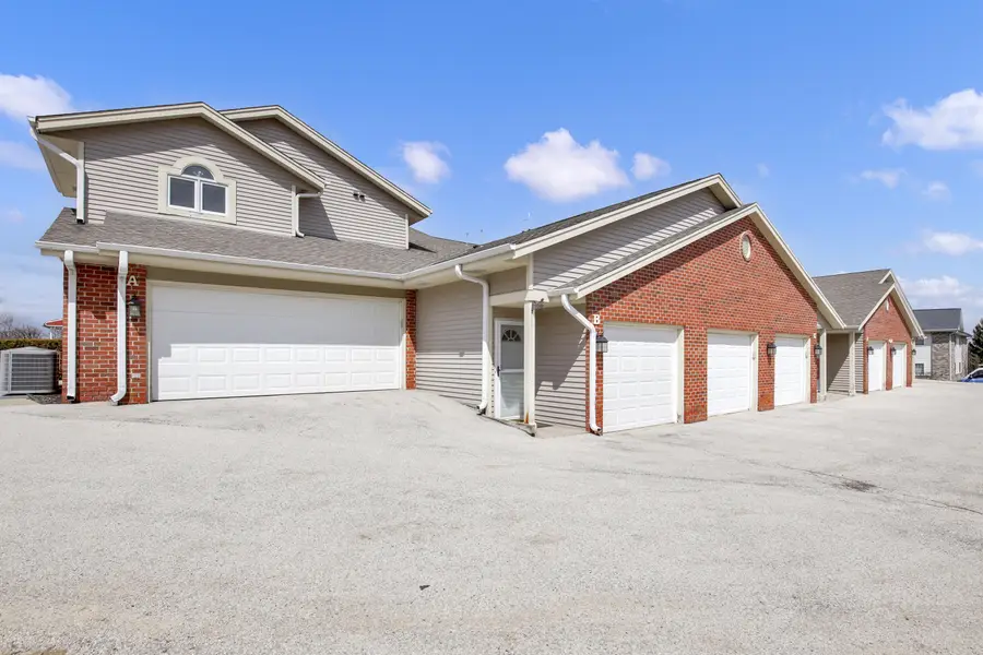 668 Westfield Way, Pewaukee, WI 53072 - #2