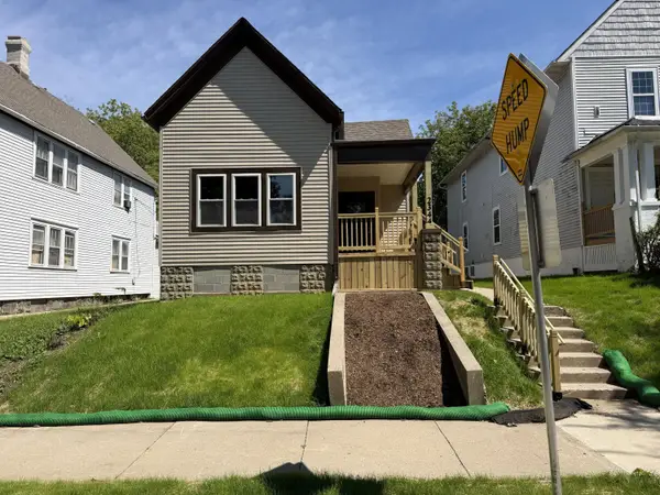 2344 N Dr William Finlayson St, Milwaukee, WI 53212