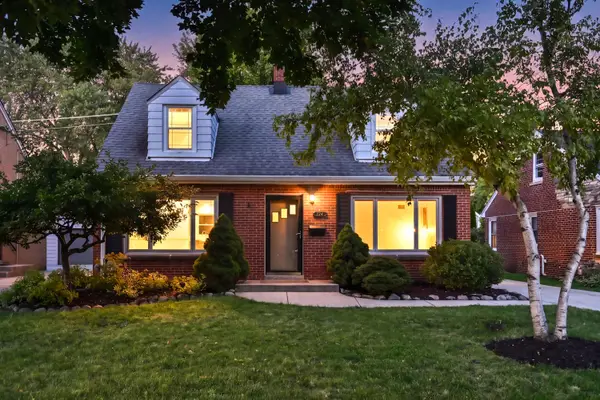 534 N 105th St, Wauwatosa, WI 53226
