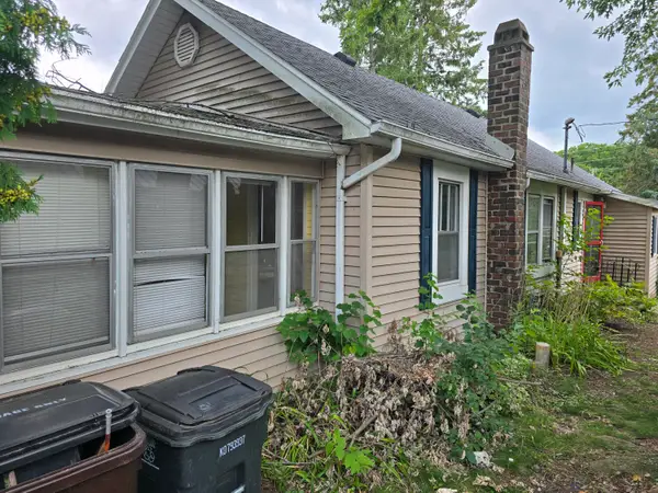 1530 2nd St, Delafield, WI 53018