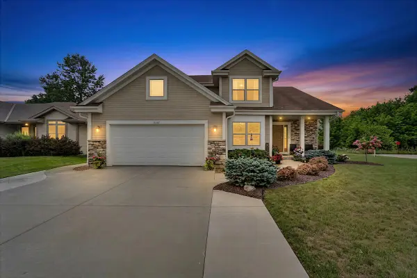 10421 Prairie Crossing Dr, Caledonia, WI 53126