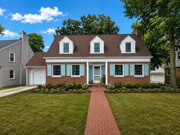 154 N 88th St, Wauwatosa, WI 53213