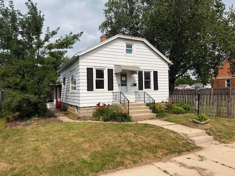 1926 S 16th St, Sheboygan, WI 53081 - #1