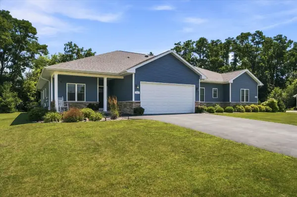 490 Meadowlark Ln E, Green Lake, WI 54941