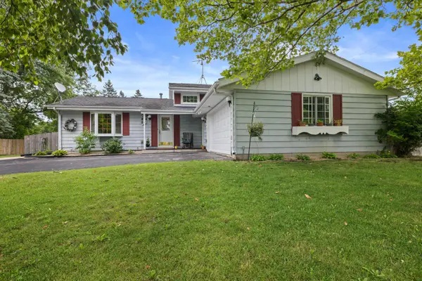 1129 Bluebird Ln, Union Grove, WI 53182
