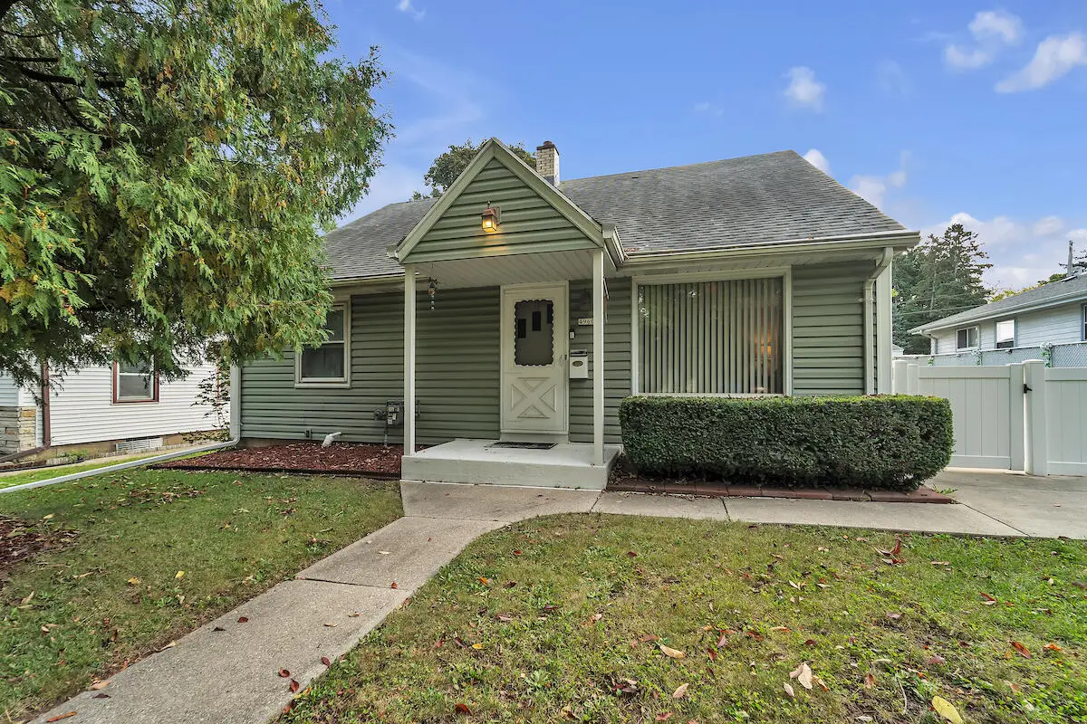 4960 N 73rd St, Milwaukee, WI 53218 - #1