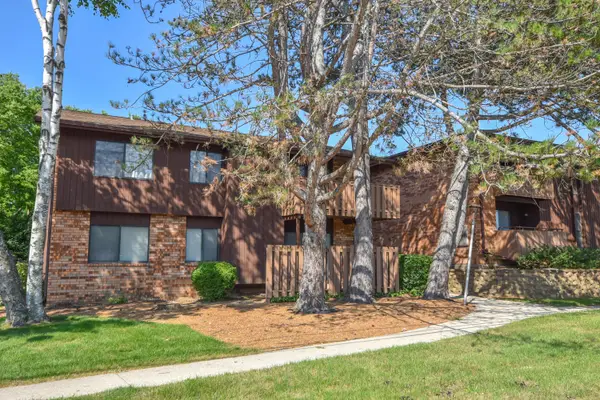 7001 N Green Bay Ave, Glendale, WI 53209