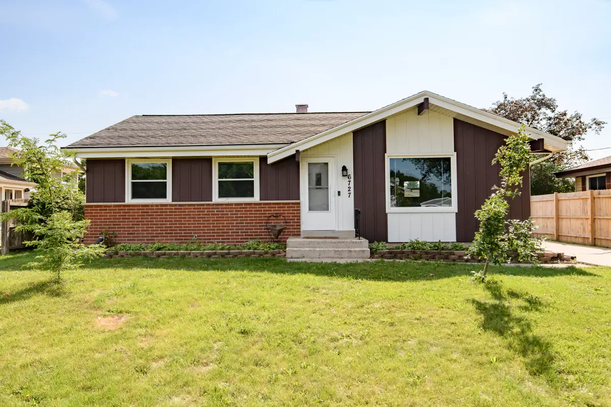 6727 Lone Elm Dr, Caledonia, WI 53402 - #1