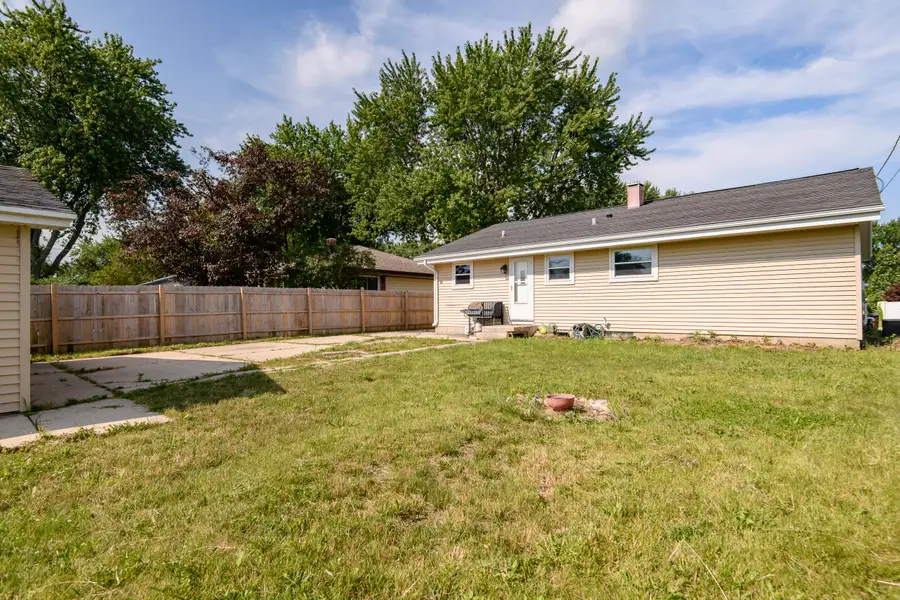 6727 Lone Elm Dr, Caledonia, WI 53402 - #3