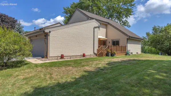 7266 S Delaine Dr, Oak Creek, WI 53154
