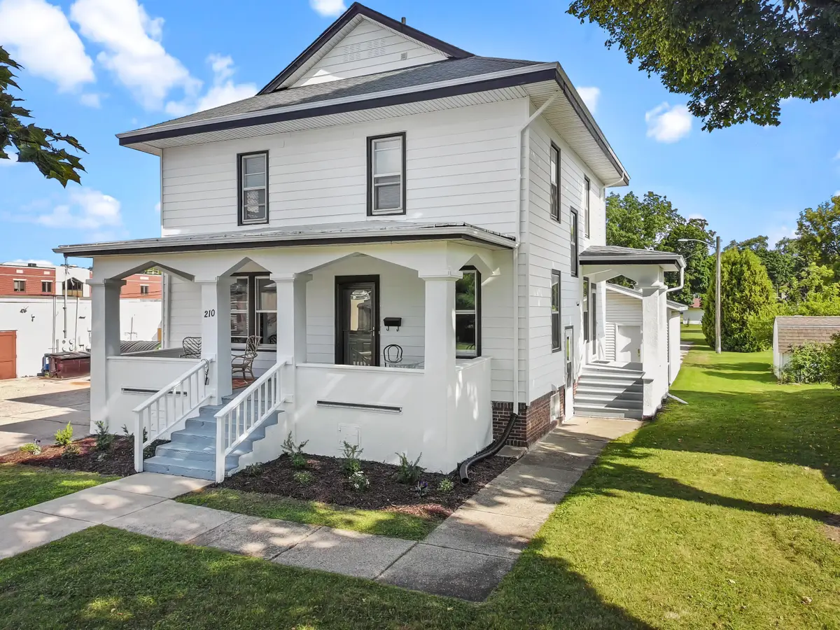 210 E Walworth St, Elkhorn, WI 53121 - #1