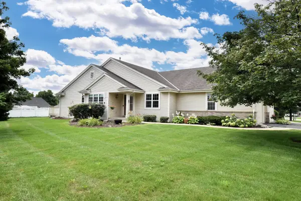 2911 Clear Water Ln, Waukesha, WI 53189