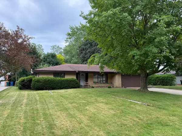 8414 S Verdev Dr, Oak Creek, WI 53154