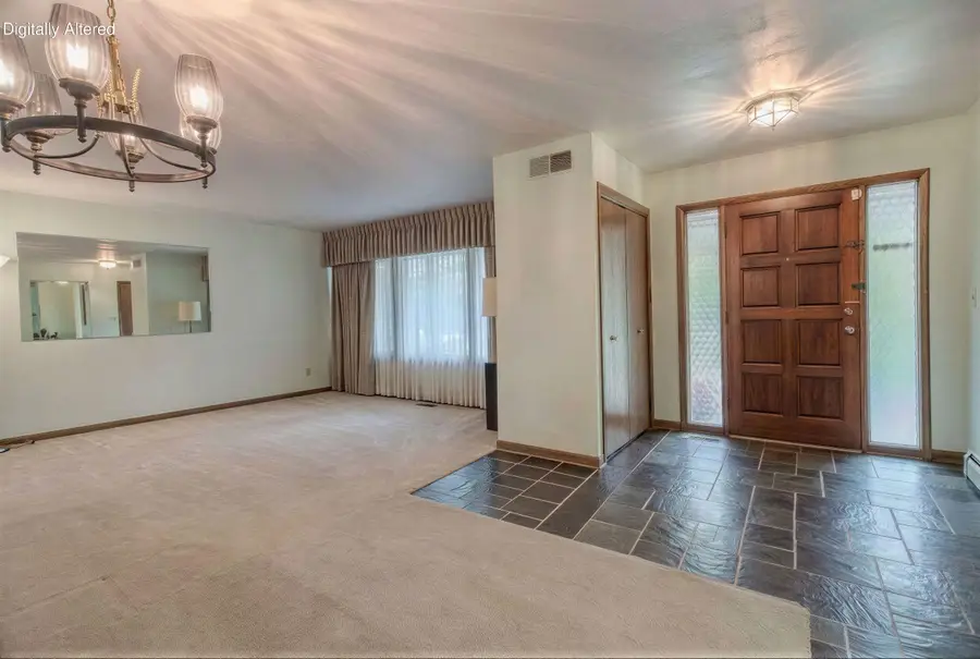 W152N7406 Westwood Dr, Menomonee Falls, WI 53051 - #3