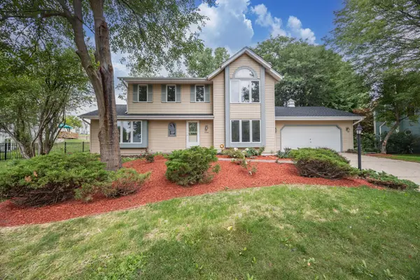 21840 Doneswood Dr, Brookfield, WI 53186