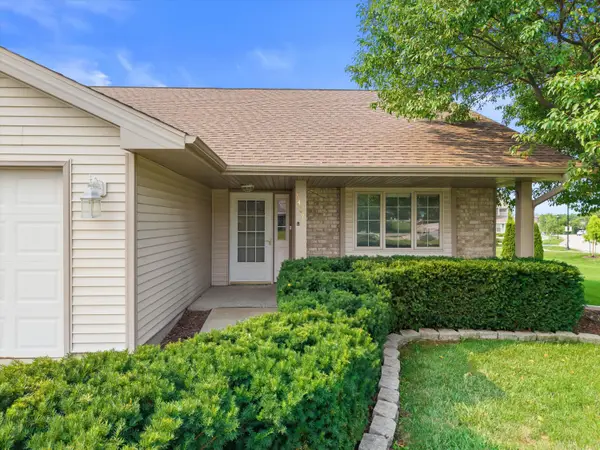 8407 S Cortland Dr, Oak Creek, WI 53154