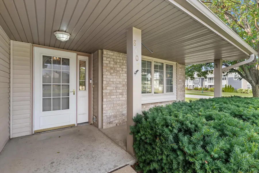 8407 S Cortland Dr, Oak Creek, WI 53154 - #2