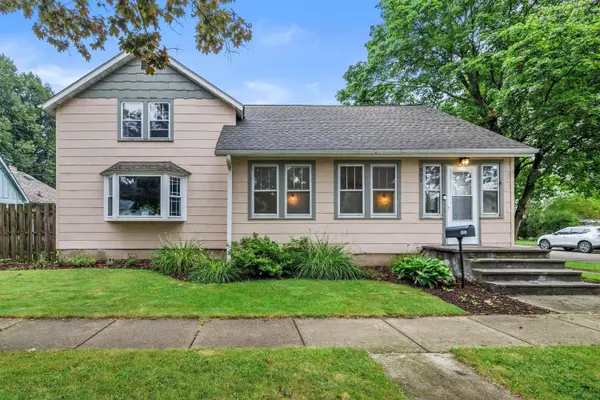 501 Haskins St, Lake Geneva, WI 53147