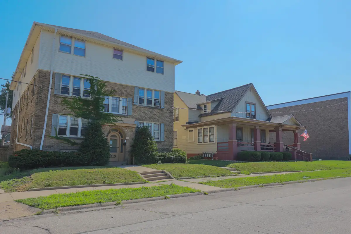 915 Minnesota Ave, South Milwaukee, WI 53172 - #1