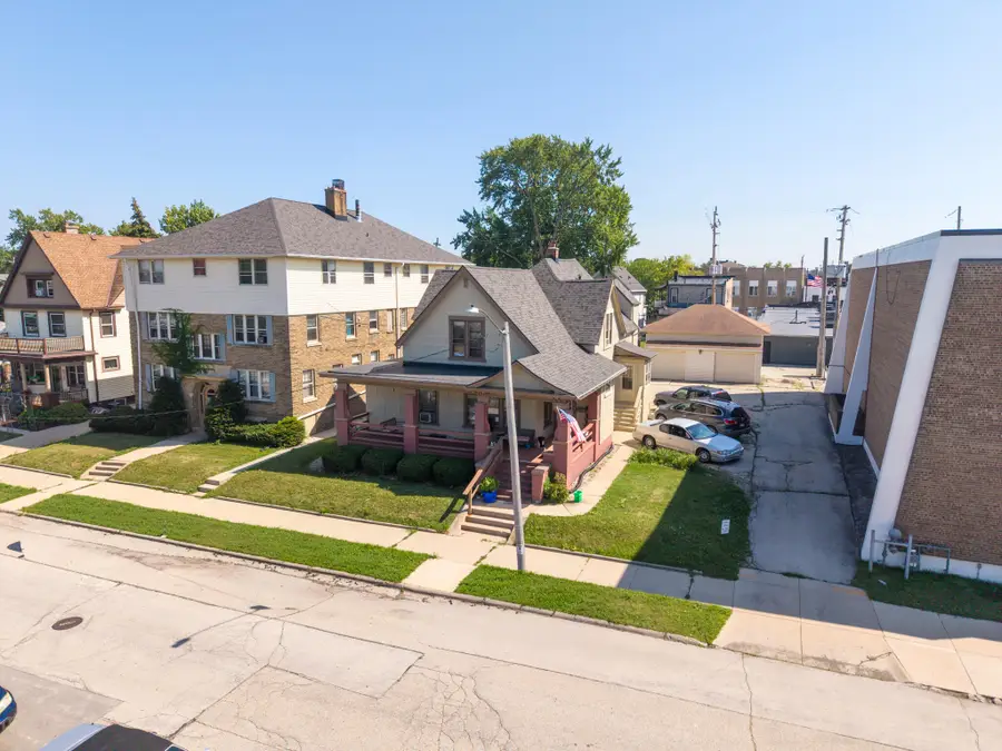 915 Minnesota Ave, South Milwaukee, WI 53172 - #2