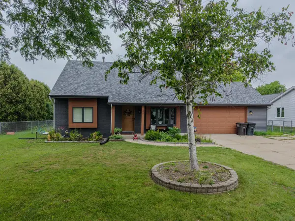 3937 W Heatheridge Dr, Franklin, WI 53132