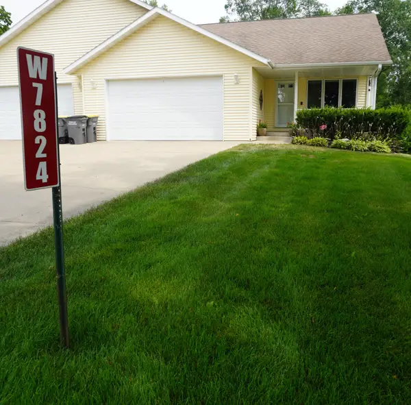 W7824 Maple Dr, Onalaska, WI 54650