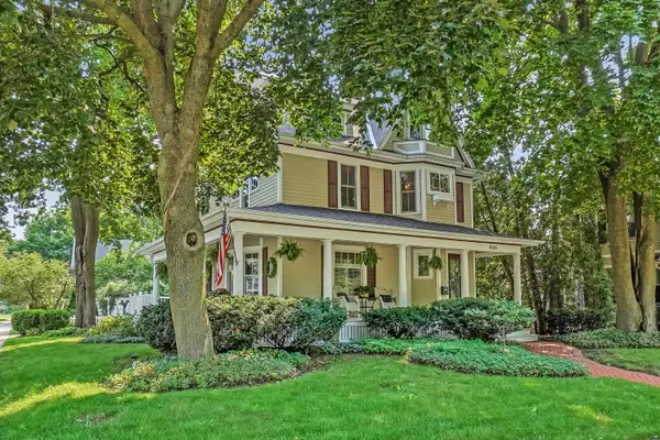605 W Wisconsin Ave, Oconomowoc, WI 53066