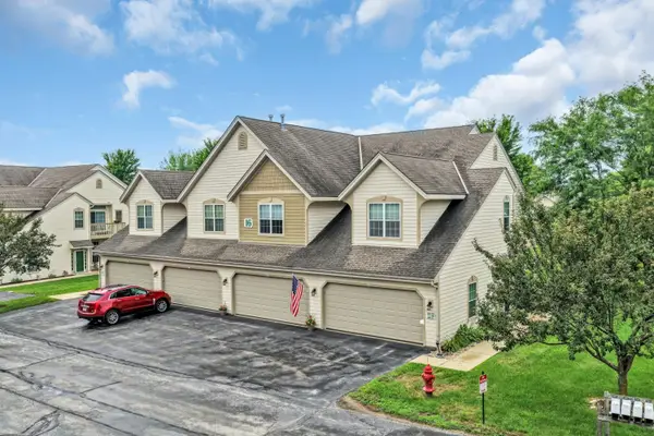 8615 S Stratford Rd, Oak Creek, WI 53154
