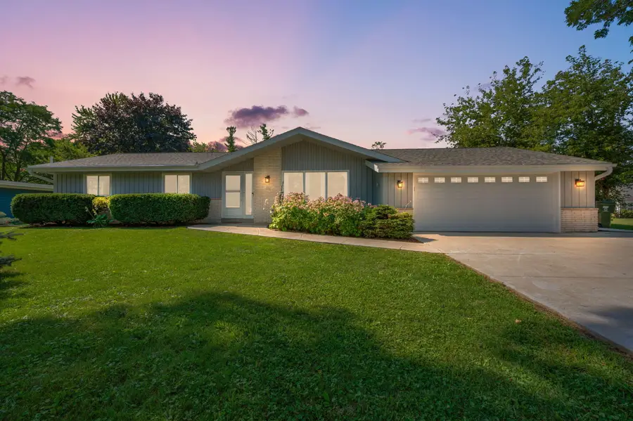501 W Bayfield Ave, Glendale, WI 53217 - #2