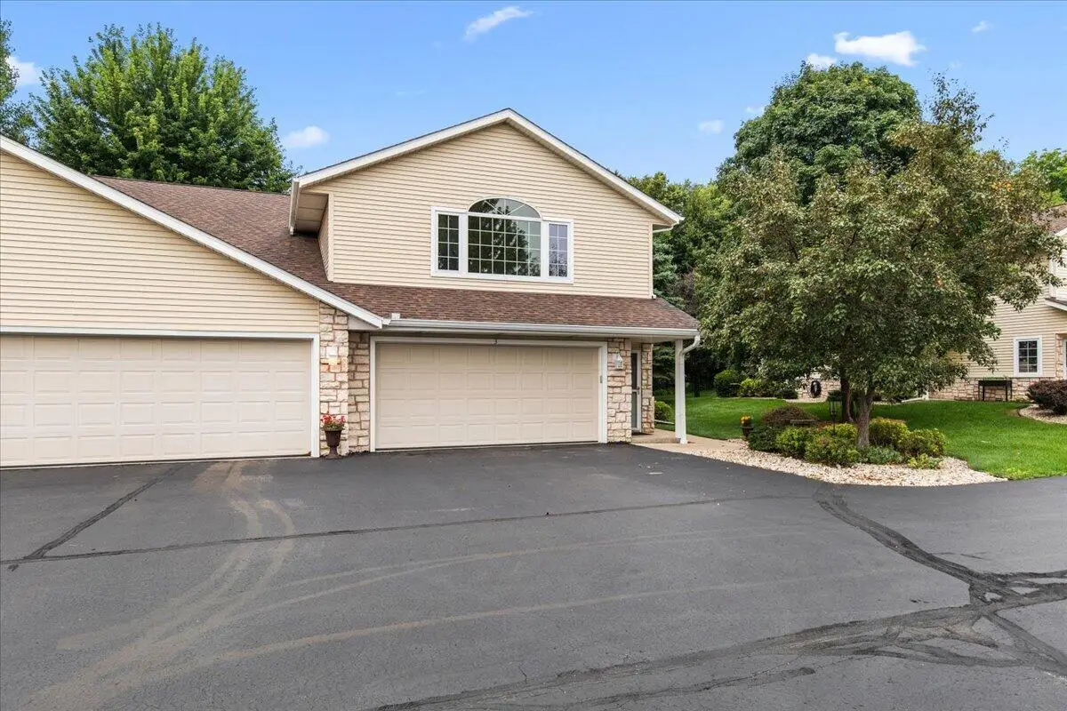 2465 Country Creek Cir, West Bend, WI 53095 - #1